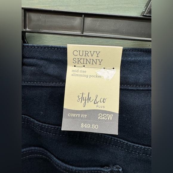 Style & Co Curvy Fit Skinny Jeans - Picture 3 of 3